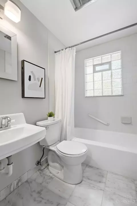 Bath - 9022 Foxhunter Ln, Cincinnati, OH 45242 photo 6 of 6