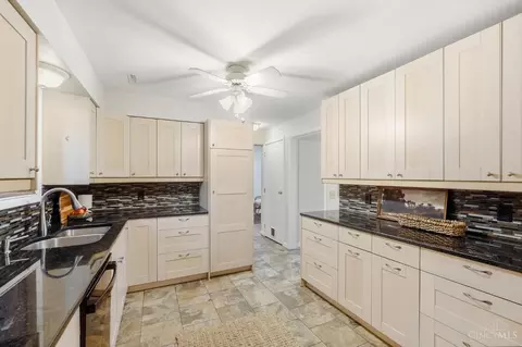 Kitchen - 9022 Foxhunter Ln, Cincinnati, OH 45242 photo 5 of 6