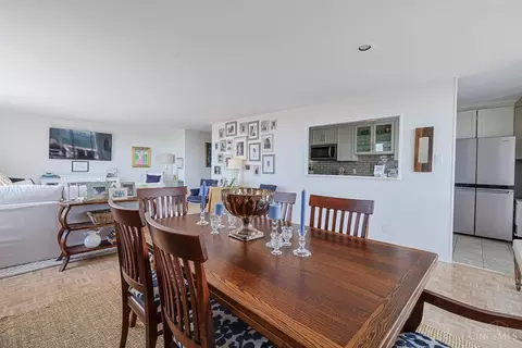 Dining - 2324 Madison Rd, Cincinnati, OH 45208 photo 4 of 4
