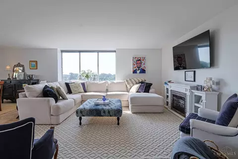 Living - 2324 Madison Rd, Cincinnati, OH 45208 photo 1 of 7