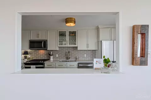 Kitchen - 2324 Madison Rd, Cincinnati, OH 45208 photo 5 of 5