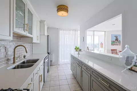 Kitchen - 2324 Madison Rd, Cincinnati, OH 45208 photo 4 of 5