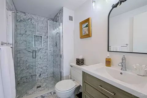 Bath - 2324 Madison Rd, Cincinnati, OH 45208 photo 3 of 3