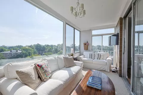Living - 2324 Madison Rd, Cincinnati, OH 45208 photo 6 of 7