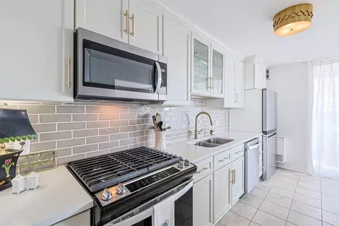 Kitchen - 2324 Madison Rd, Cincinnati, OH 45208 photo 3 of 5
