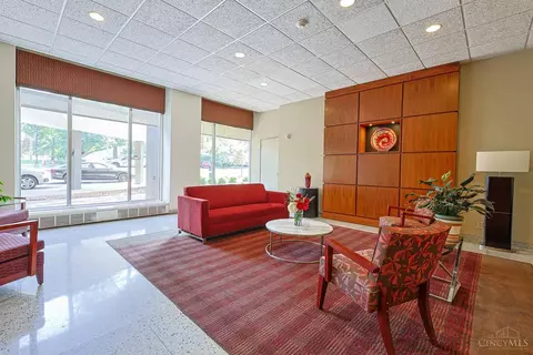 Living - 2324 Madison Rd, Cincinnati, OH 45208 photo 5 of 7