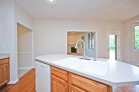 Kitchen - 5474 Chancellor Ln, Morrow, OH 45152 photo 4 of 5