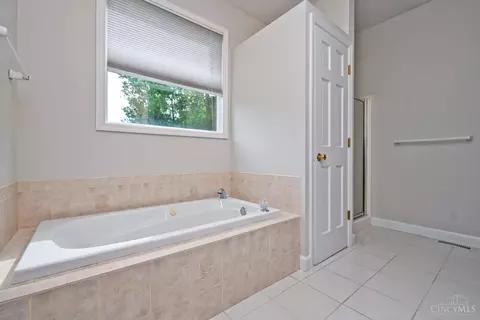 Bath - 5474 Chancellor Ln, Morrow, OH 45152 photo 3 of 6