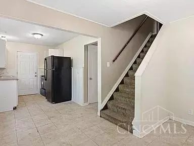 6814 Warder Dr, Cincinnati, OH 45224 photo 2