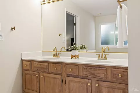 Bath - 6865 Fox Hill Ln, Cincinnati, OH 45236 photo 4 of 8