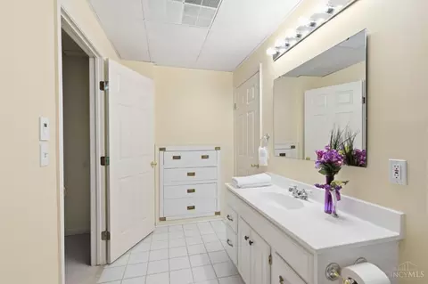 Bath - 6865 Fox Hill Ln, Cincinnati, OH 45236 photo 8 of 8