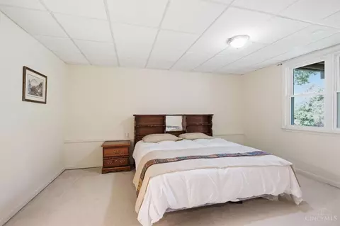 Bedroom - 6865 Fox Hill Ln, Cincinnati, OH 45236 photo 8 of 9