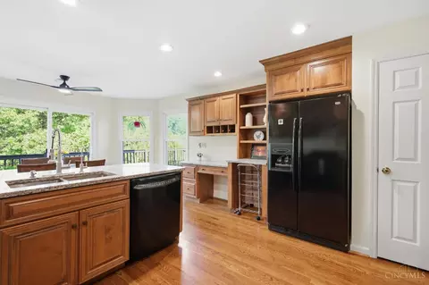 Kitchen - 6865 Fox Hill Ln, Cincinnati, OH 45236 photo 4 of 5