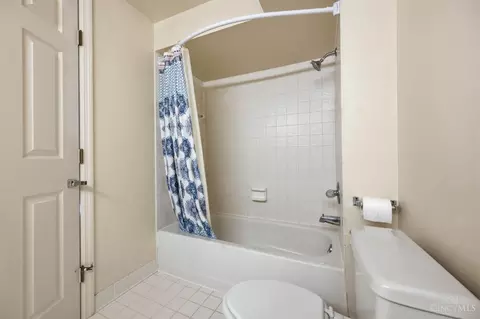 Bath - 6865 Fox Hill Ln, Cincinnati, OH 45236 photo 5 of 8