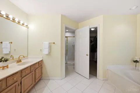 Bath - 6865 Fox Hill Ln, Cincinnati, OH 45236 photo 2 of 8