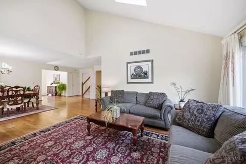 Living - 6865 Fox Hill Ln, Cincinnati, OH 45236 photo 3 of 3