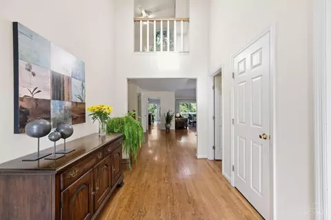 Entry Way - 6865 Fox Hill Ln, Cincinnati, OH 45236 photo 2 of 5