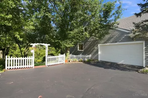 Exterior - 6865 Fox Hill Ln, Cincinnati, OH 45236 photo 6 of 11
