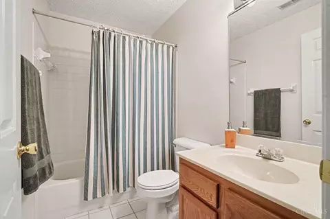 Bath - 12150 Regency Run Ct, Cincinnati, OH 45240 photo 2 of 2