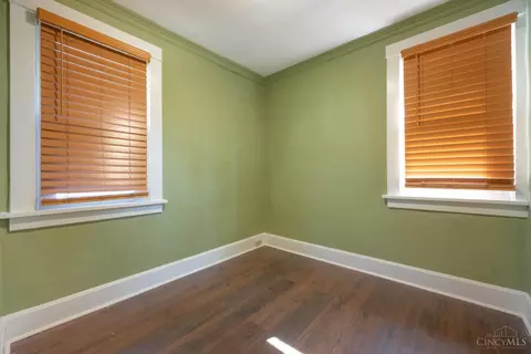 Bedroom - 1706 Wyoming Ave, Cincinnati, OH 45205 photo 4 of 6