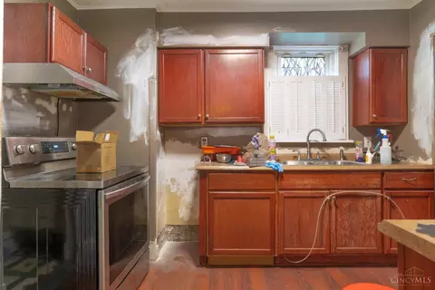 Kitchen - 1706 Wyoming Ave, Cincinnati, OH 45205 photo 1 of 3