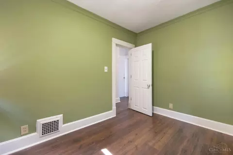 Bedroom - 1706 Wyoming Ave, Cincinnati, OH 45205 photo 5 of 6