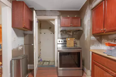 Kitchen - 1706 Wyoming Ave, Cincinnati, OH 45205 photo 3 of 3