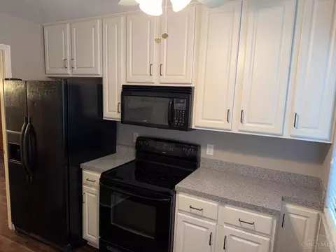 Kitchen - 3971 School Section Rd, Cincinnati, OH 45211 photo 2 of 3