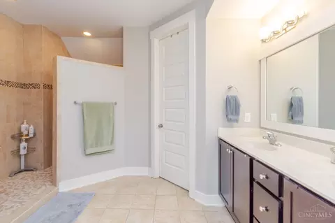 Bath - 511 Legendary Way, Centerville, OH 45458 photo 3 of 5
