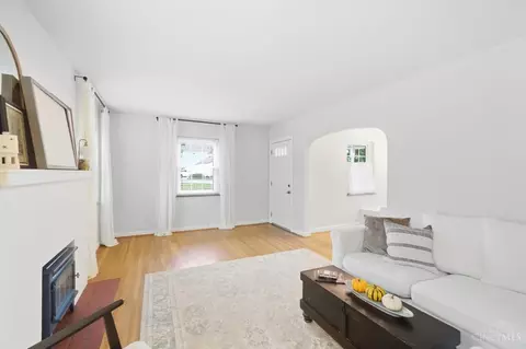 Living - 6989 Cambridge Ave, Mariemont, OH 45227 photo 1 of 2