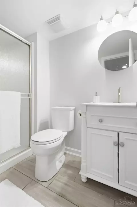 Bath - 6989 Cambridge Ave, Mariemont, OH 45227 photo 4 of 4