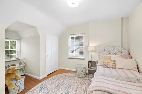 Bedroom - 6989 Cambridge Ave, Mariemont, OH 45227 photo 4 of 8