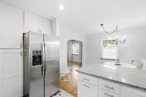 Kitchen - 6989 Cambridge Ave, Mariemont, OH 45227 photo 4 of 4