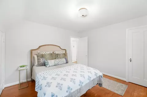 Bedroom - 6989 Cambridge Ave, Mariemont, OH 45227 photo 2 of 8