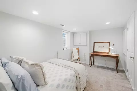 Bedroom - 6989 Cambridge Ave, Mariemont, OH 45227 photo 7 of 8
