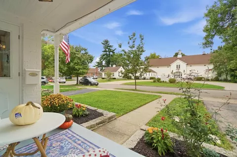 Exterior - 6989 Cambridge Ave, Mariemont, OH 45227 photo 4 of 9