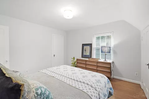 Bedroom - 6989 Cambridge Ave, Mariemont, OH 45227 photo 3 of 8