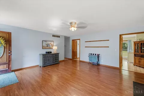 Living - 3074 Quitter Rd, Williamsburg, OH 45176 photo 2 of 3