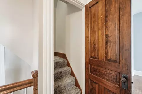 Entry Way - 3133 Gloss Ave, Cincinnati, OH 45213 photo 8 of 10