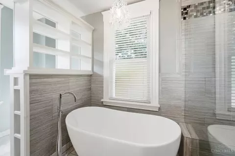 Bath - 3133 Gloss Ave, Cincinnati, OH 45213 photo 8 of 11