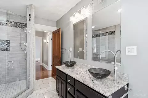 Bath - 3133 Gloss Ave, Cincinnati, OH 45213 photo 5 of 11