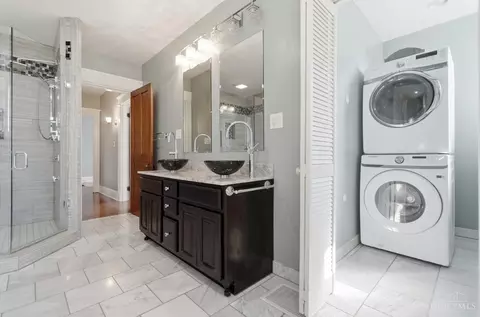 Bath - 3133 Gloss Ave, Cincinnati, OH 45213 photo 11 of 11