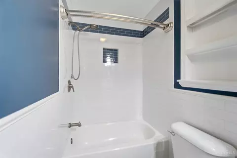 Bath - 3133 Gloss Ave, Cincinnati, OH 45213 photo 2 of 11