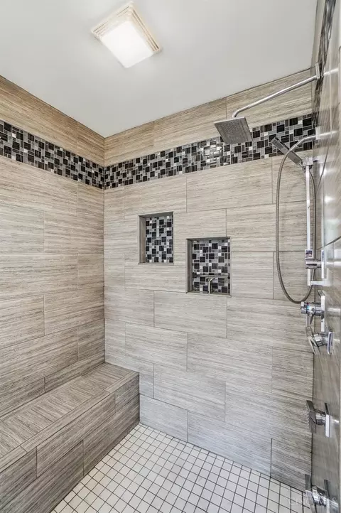 Bath - 3133 Gloss Ave, Cincinnati, OH 45213 photo 10 of 11