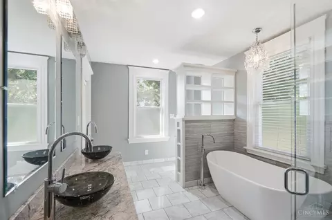 Bath - 3133 Gloss Ave, Cincinnati, OH 45213 photo 4 of 11