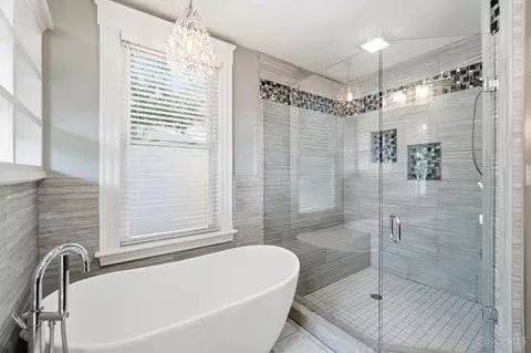 Bath - 3133 Gloss Ave, Cincinnati, OH 45213 photo 7 of 11
