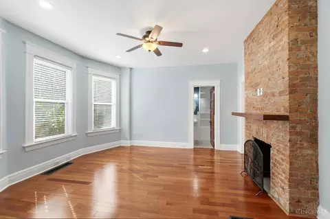 Living - 3133 Gloss Ave, Cincinnati, OH 45213 photo 6 of 14