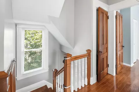 Entry Way - 3133 Gloss Ave, Cincinnati, OH 45213 photo 4 of 10