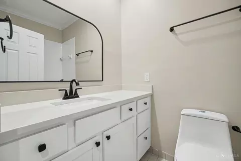 Bath - 390 Grand Ave, Cincinnati, OH 45205 photo 1 of 2