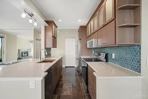 Kitchen - 390 Grand Ave, Cincinnati, OH 45205 photo 2 of 4